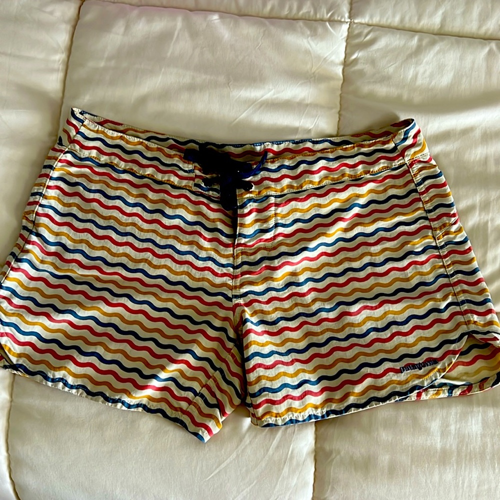 Patagonia women’s wave water board shorts size 8